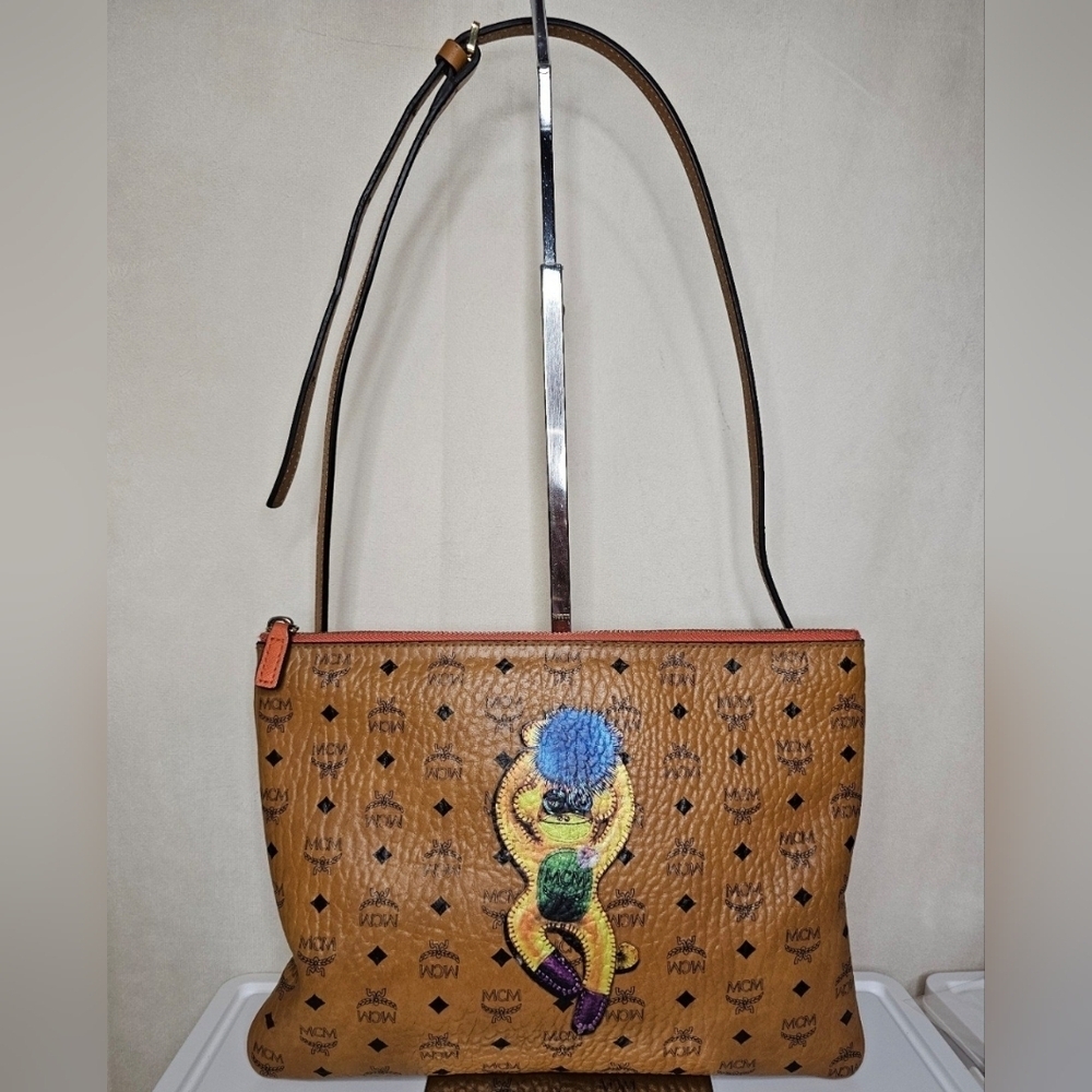 🤎▪️MCM▪️ VISETOS LIMITED Edition cognac crossbody/ Clutch MONKEY BAG - Picture 2 of 14